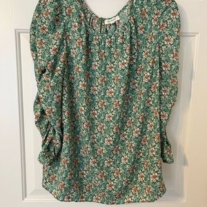 MAX STUDIO Ruched 3/4 sleeve blouse. Size L
